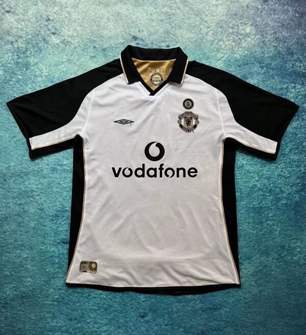 RETRO MANCHESTER UNITED 2001
(100 YEARS SPECIAL JERSEY)