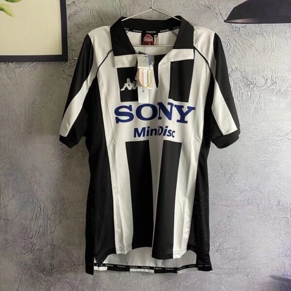 Retro Juventus Home 97/98