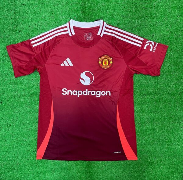 MANCHESTER UNITED HOME 24/25
(FAN VERSION)