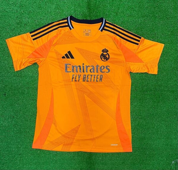 REAL MADRID AWAY 24/25
(Fan version)