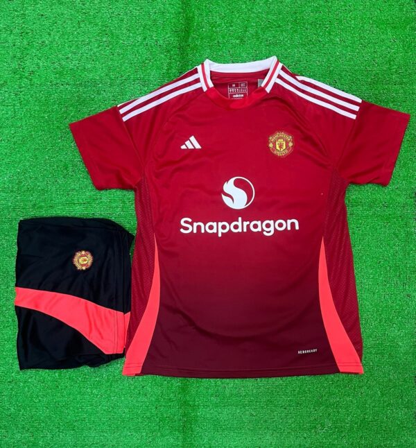 MANCHESTER UNITED HOME 24/25 (JERSEY AND SHORTS) - Image 2