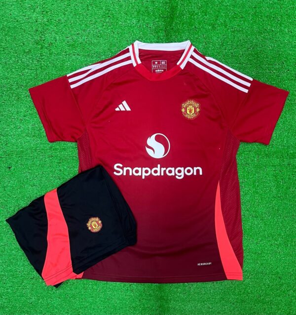 MANCHESTER UNITED HOME 24/25 (JERSEY AND SHORTS)