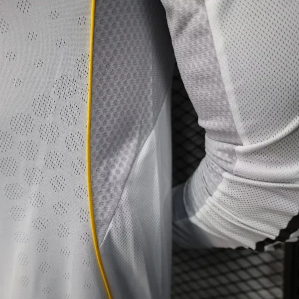2025-2026 Long Sleeve  Player Version Real Madrid HomeFootball Jersey - Image 5